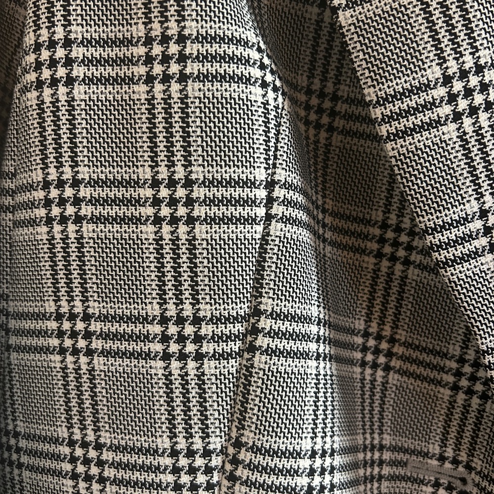 H&M BLACK & WHITE PLAID OVERSIZED BLAZER!! - Picture 2 of 5
